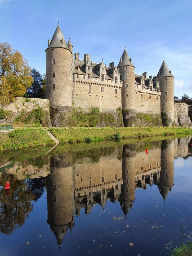 Aux Lits Du Canal Bed and Breakfast Josselin Eksteriør billede