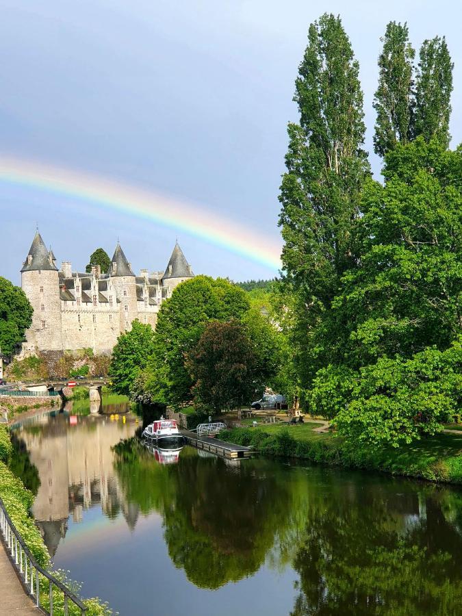 Aux Lits Du Canal Bed and Breakfast Josselin Eksteriør billede