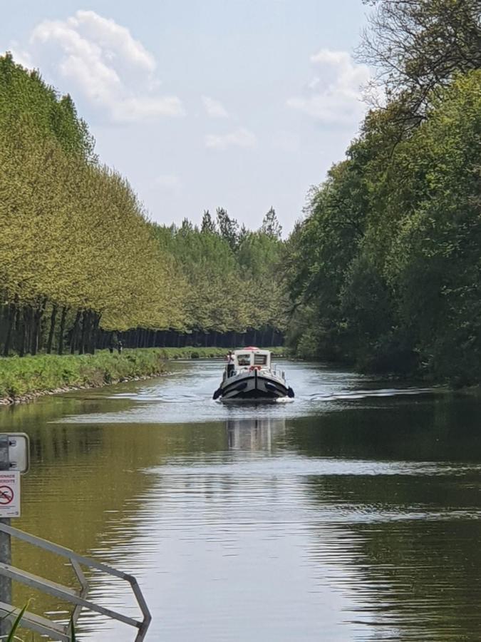 Aux Lits Du Canal Bed and Breakfast Josselin Eksteriør billede