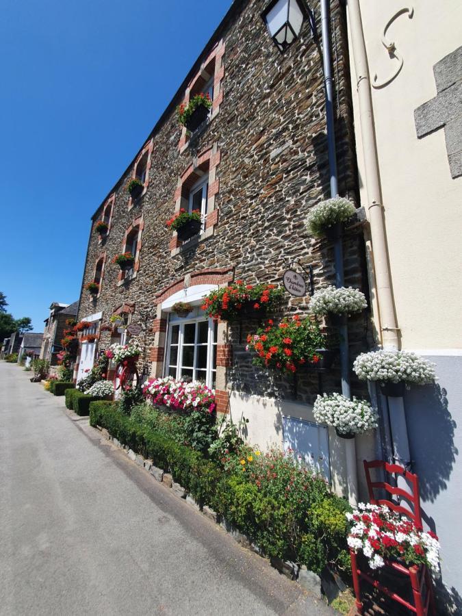 Aux Lits Du Canal Bed and Breakfast Josselin Eksteriør billede