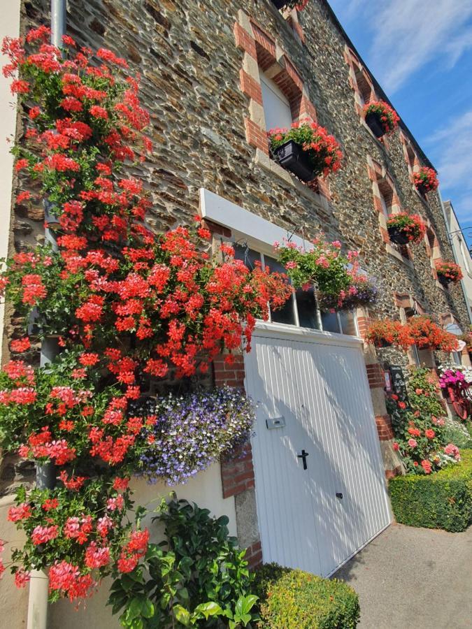 Aux Lits Du Canal Bed and Breakfast Josselin Eksteriør billede