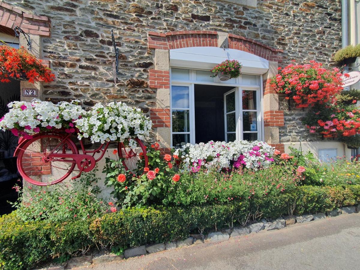 Aux Lits Du Canal Bed and Breakfast Josselin Eksteriør billede